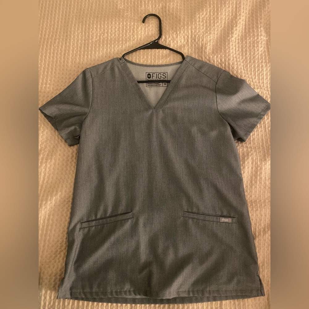 Figs scrub top